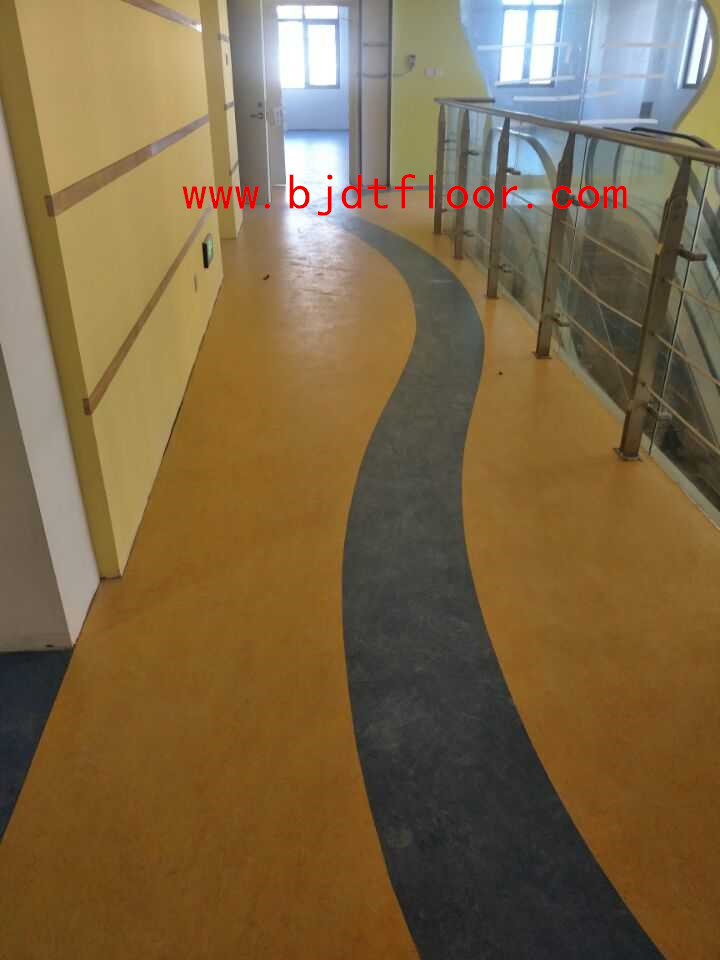 瑞學樂園教育機構（亞麻地板）